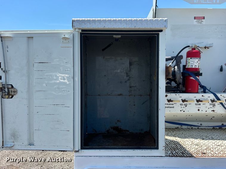 image for item EG0768 2006 Freightliner  Business Class M2 fuel / lube truck