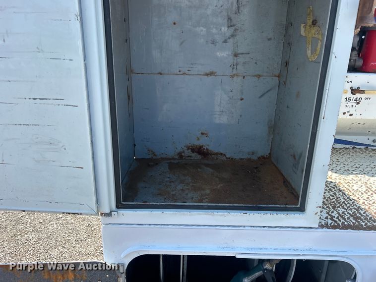 image for item EG0768 2006 Freightliner  Business Class M2 fuel / lube truck