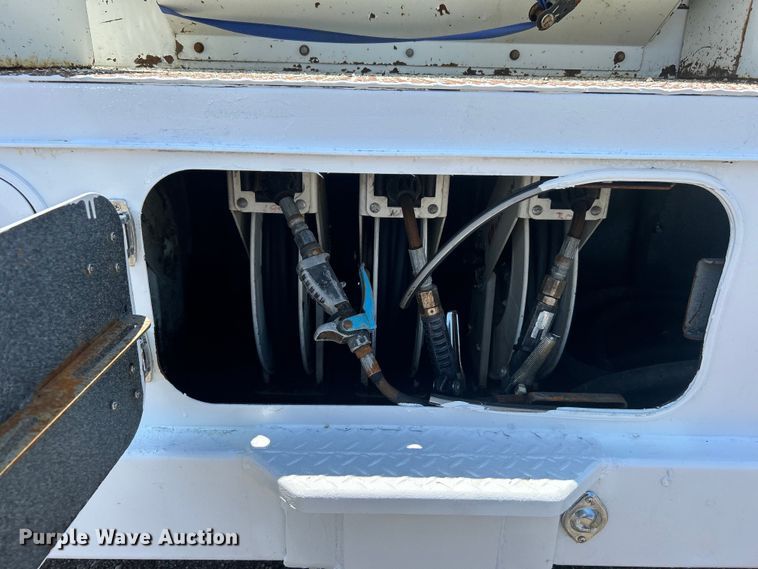 image for item EG0768 2006 Freightliner  Business Class M2 fuel / lube truck