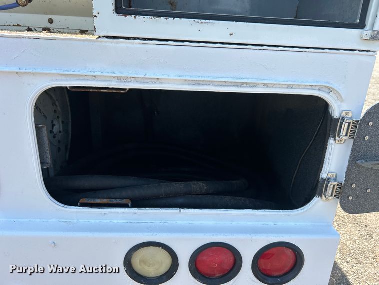 image for item EG0768 2006 Freightliner  Business Class M2 fuel / lube truck