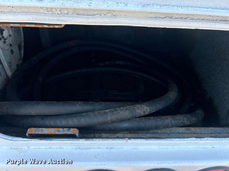 image for item EG0768 2006 Freightliner  Business Class M2 fuel / lube truck