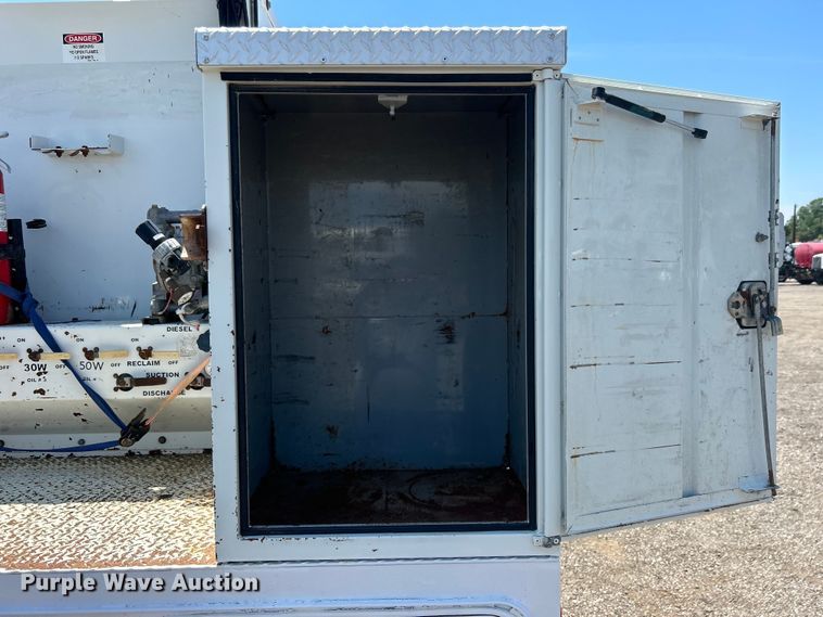 image for item EG0768 2006 Freightliner  Business Class M2 fuel / lube truck