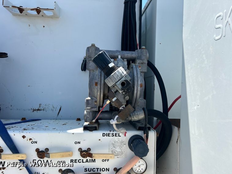 image for item EG0768 2006 Freightliner  Business Class M2 fuel / lube truck