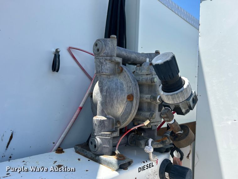 image for item EG0768 2006 Freightliner  Business Class M2 fuel / lube truck