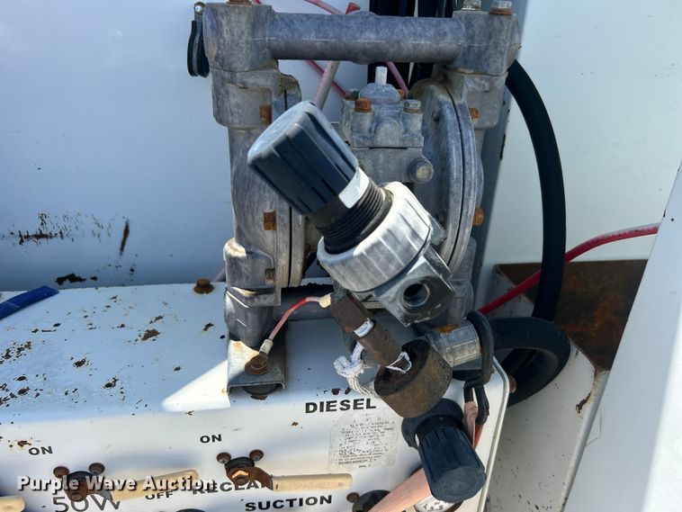 image for item EG0768 2006 Freightliner  Business Class M2 fuel / lube truck