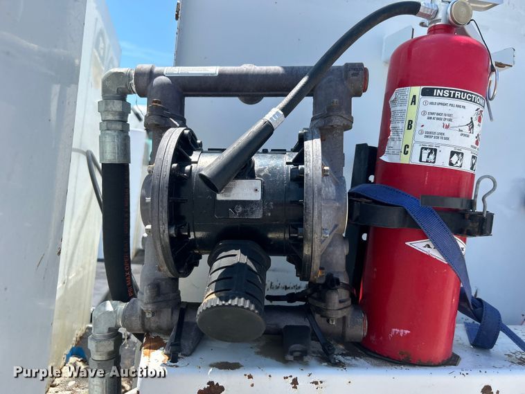 image for item EG0768 2006 Freightliner  Business Class M2 fuel / lube truck