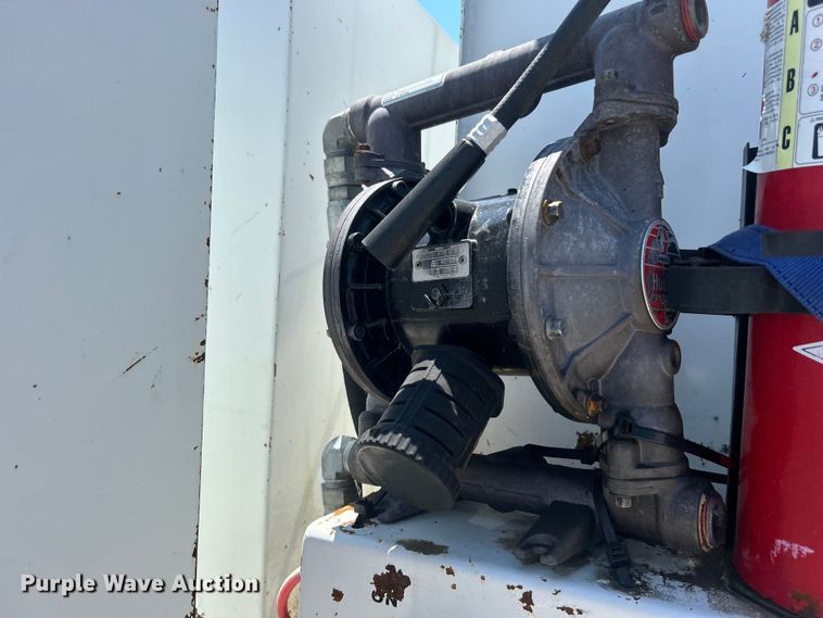 image for item EG0768 2006 Freightliner  Business Class M2 fuel / lube truck