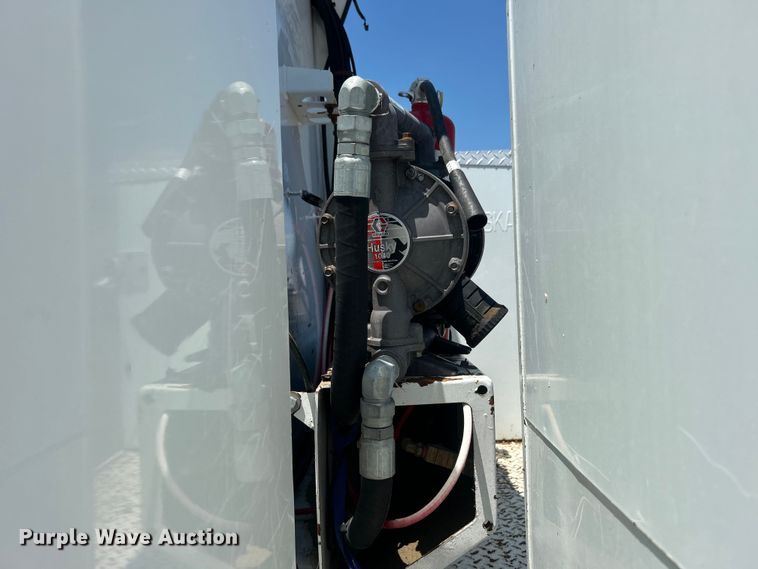 image for item EG0768 2006 Freightliner  Business Class M2 fuel / lube truck