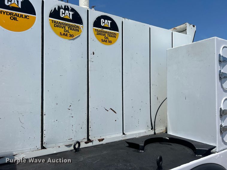 image for item EG0768 2006 Freightliner  Business Class M2 fuel / lube truck