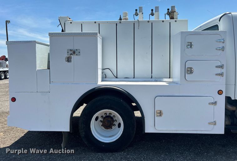 image for item EG0768 2006 Freightliner  Business Class M2 fuel / lube truck