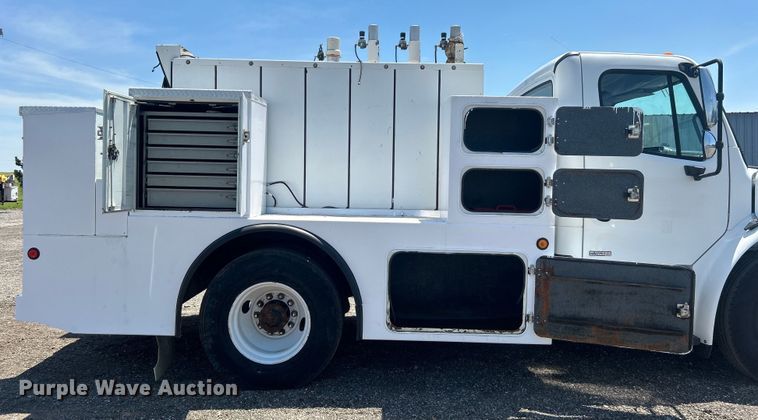 image for item EG0768 2006 Freightliner  Business Class M2 fuel / lube truck