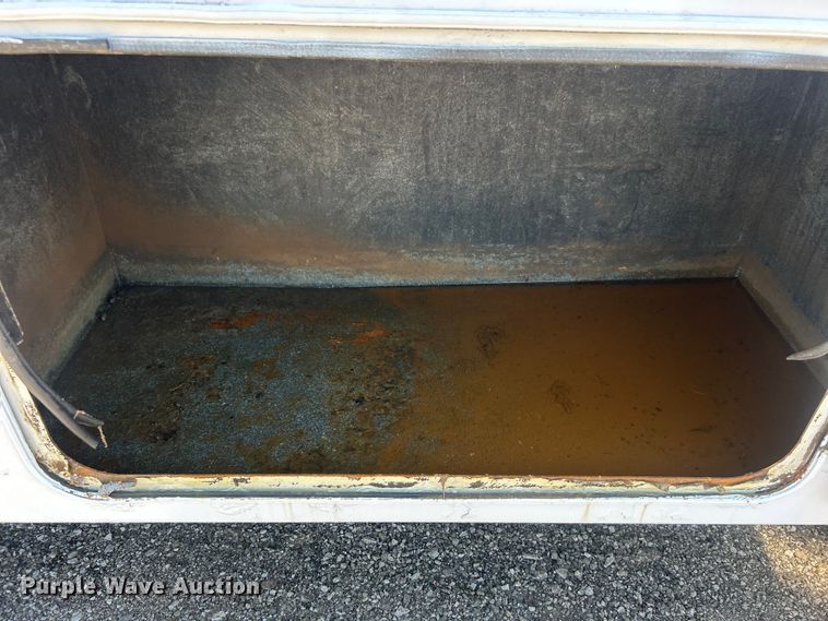 image for item EG0768 2006 Freightliner  Business Class M2 fuel / lube truck