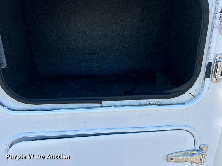 image for item EG0768 2006 Freightliner  Business Class M2 fuel / lube truck