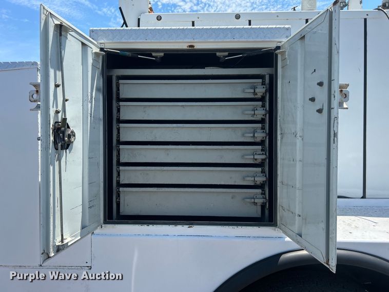 image for item EG0768 2006 Freightliner  Business Class M2 fuel / lube truck