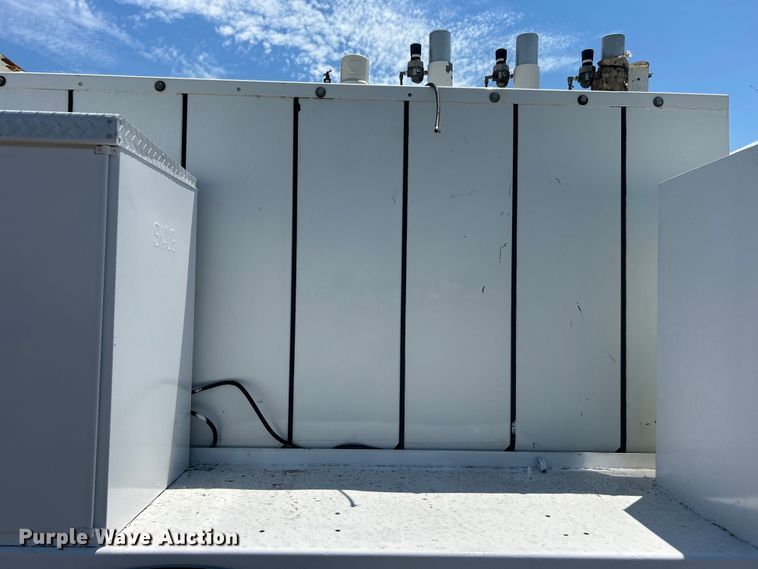 image for item EG0768 2006 Freightliner  Business Class M2 fuel / lube truck