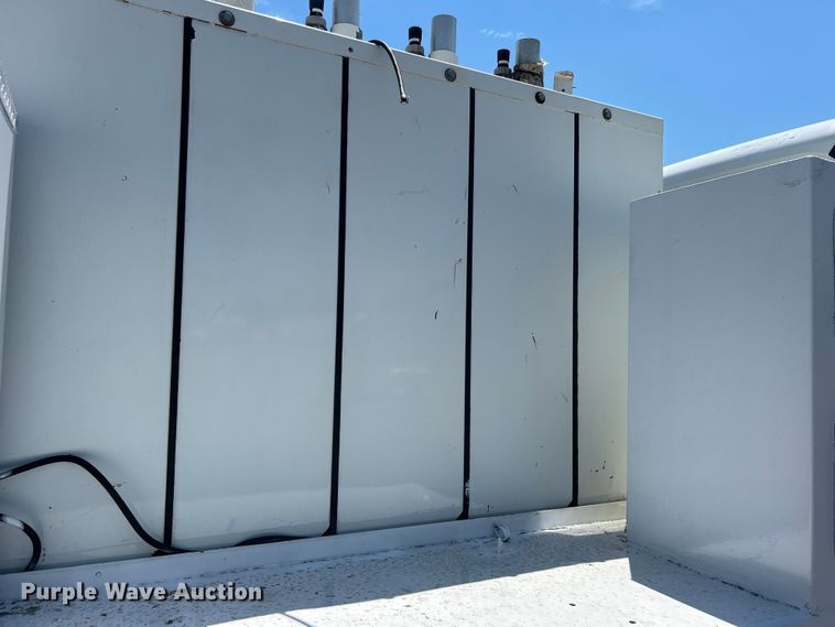 image for item EG0768 2006 Freightliner  Business Class M2 fuel / lube truck