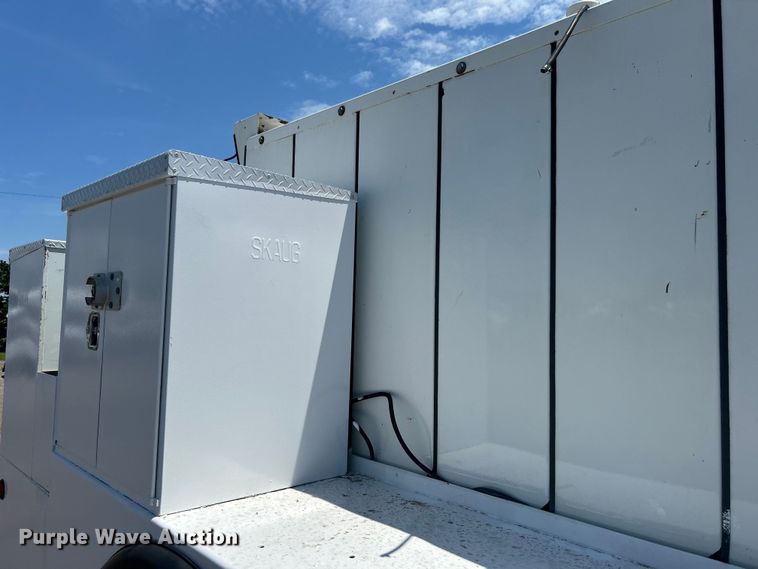 image for item EG0768 2006 Freightliner  Business Class M2 fuel / lube truck