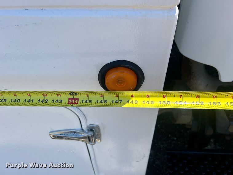 image for item EG0768 2006 Freightliner  Business Class M2 fuel / lube truck