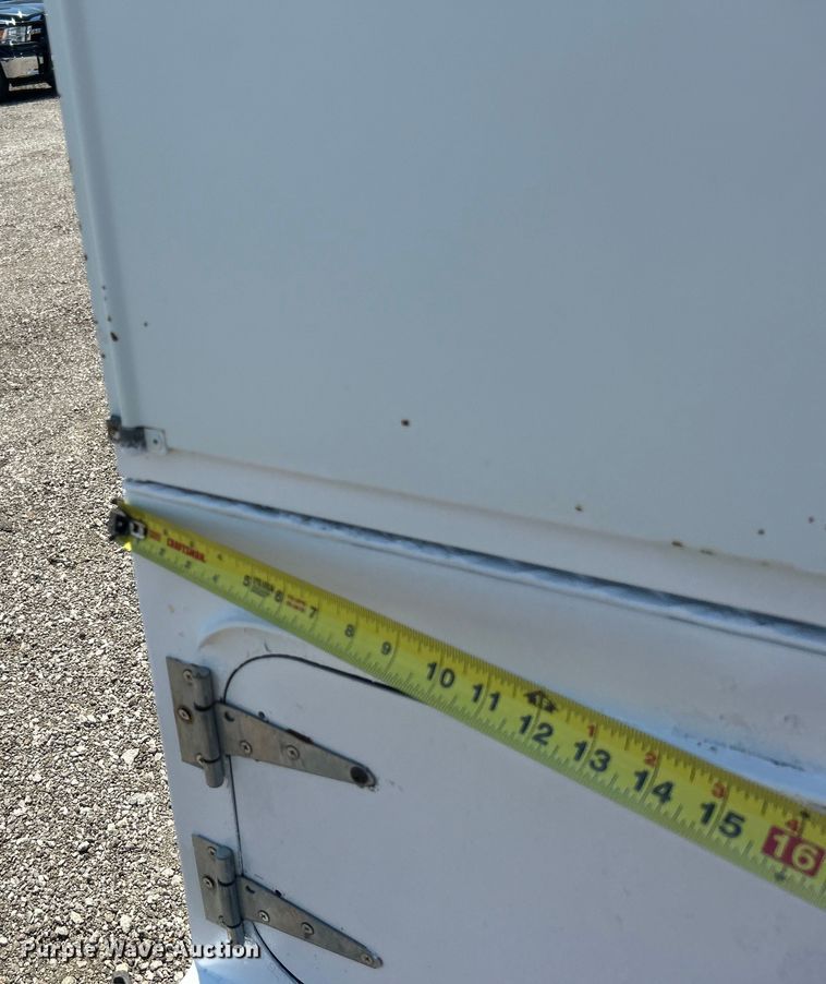 image for item EG0768 2006 Freightliner  Business Class M2 fuel / lube truck