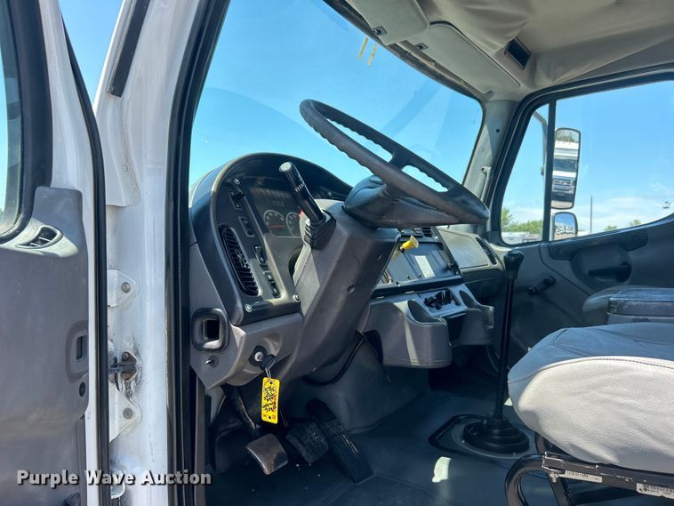 image for item EG0768 2006 Freightliner  Business Class M2 fuel / lube truck