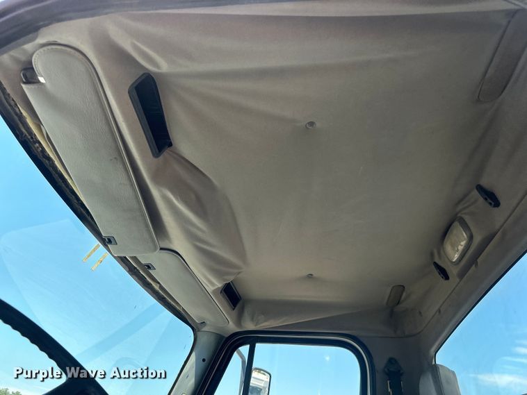 image for item EG0768 2006 Freightliner  Business Class M2 fuel / lube truck