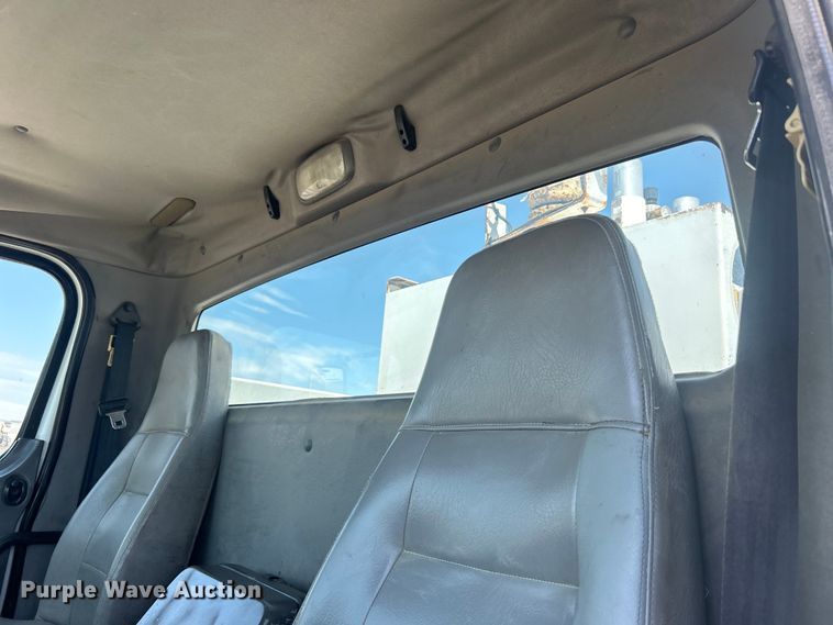 image for item EG0768 2006 Freightliner  Business Class M2 fuel / lube truck