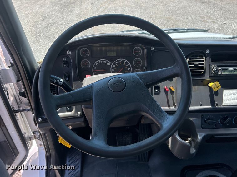 image for item EG0768 2006 Freightliner  Business Class M2 fuel / lube truck