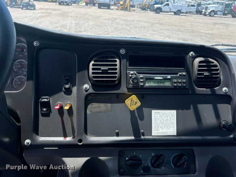 image for item EG0768 2006 Freightliner  Business Class M2 fuel / lube truck