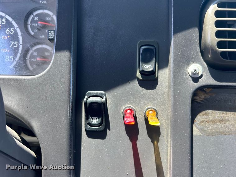 image for item EG0768 2006 Freightliner  Business Class M2 fuel / lube truck