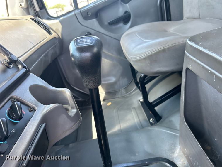 image for item EG0768 2006 Freightliner  Business Class M2 fuel / lube truck