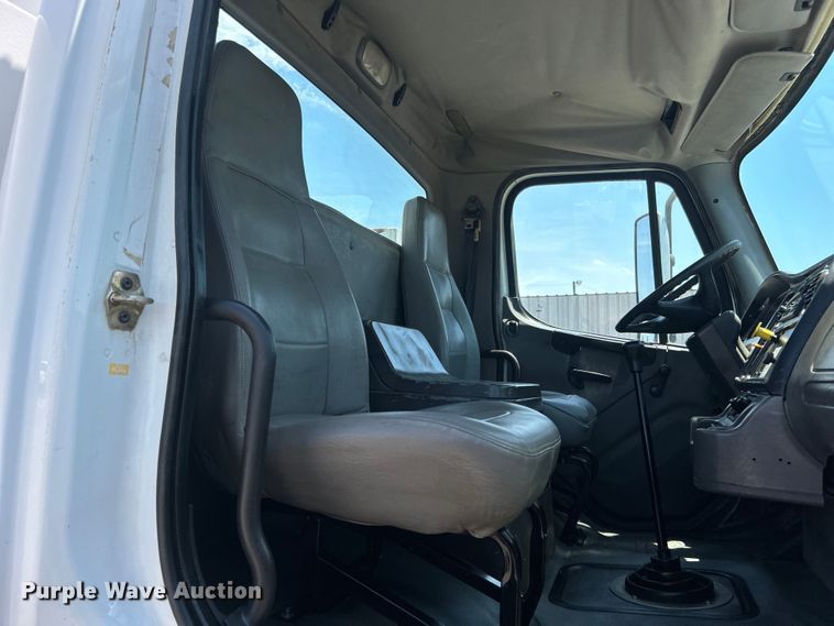 image for item EG0768 2006 Freightliner  Business Class M2 fuel / lube truck