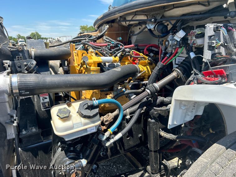 image for item EG0768 2006 Freightliner  Business Class M2 fuel / lube truck