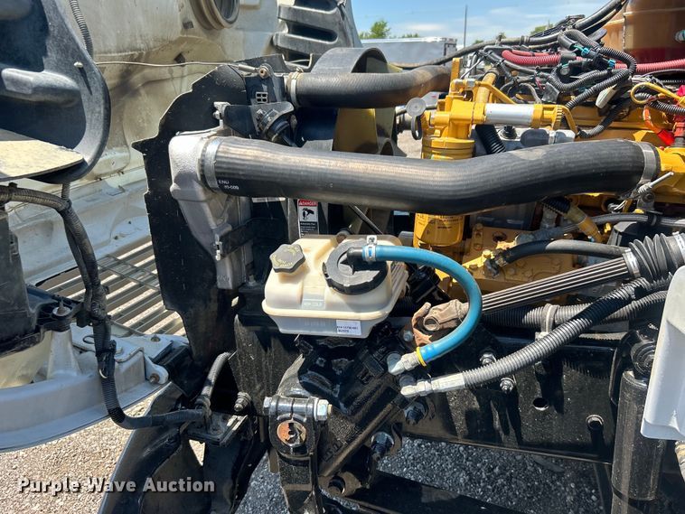 image for item EG0768 2006 Freightliner  Business Class M2 fuel / lube truck