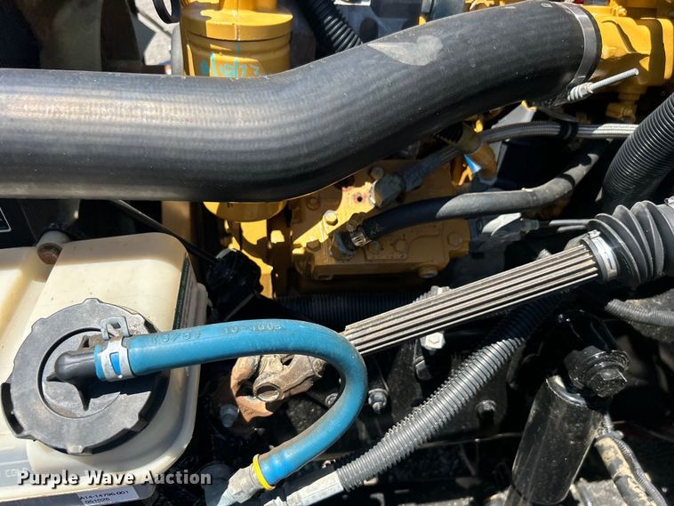 image for item EG0768 2006 Freightliner  Business Class M2 fuel / lube truck