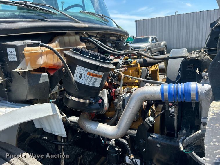 image for item EG0768 2006 Freightliner  Business Class M2 fuel / lube truck