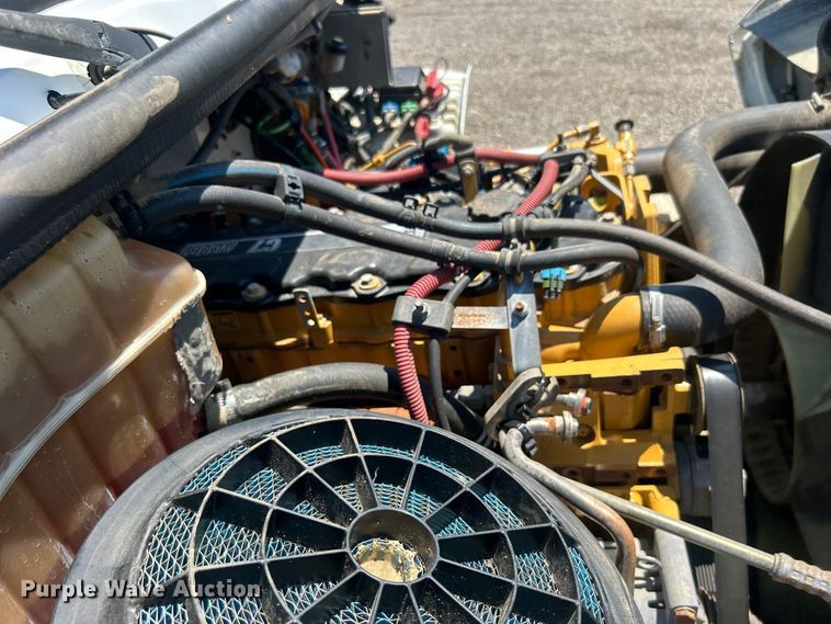 image for item EG0768 2006 Freightliner  Business Class M2 fuel / lube truck