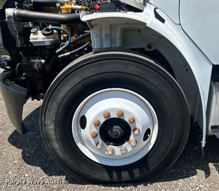 image for item EG0768 2006 Freightliner  Business Class M2 fuel / lube truck