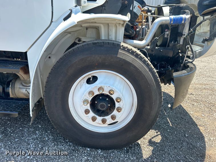 image for item EG0768 2006 Freightliner  Business Class M2 fuel / lube truck