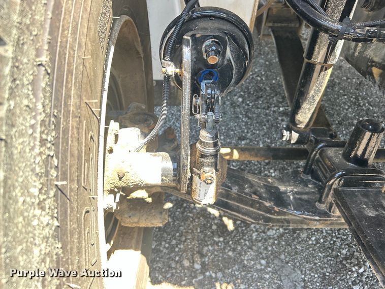 image for item EG0768 2006 Freightliner  Business Class M2 fuel / lube truck