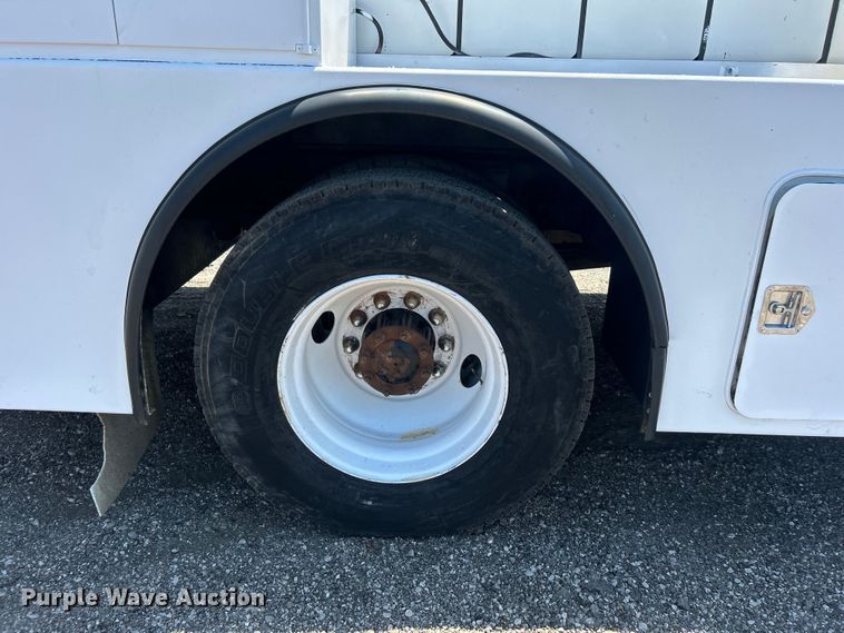 image for item EG0768 2006 Freightliner  Business Class M2 fuel / lube truck