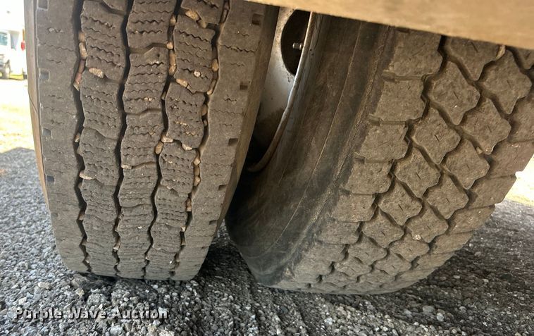 image for item EG0768 2006 Freightliner  Business Class M2 fuel / lube truck