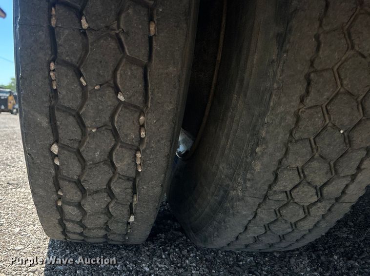 image for item EG0768 2006 Freightliner  Business Class M2 fuel / lube truck