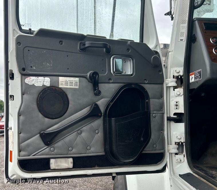 image for item EG0832 2012 Western Star crane truck