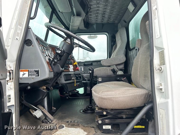 image for item EG0832 2012 Western Star crane truck