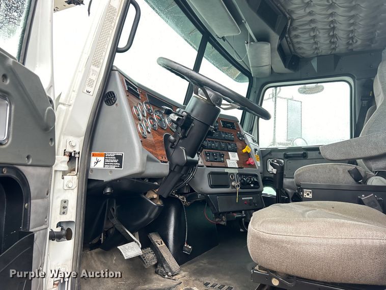 image for item EG0832 2012 Western Star crane truck