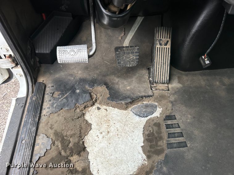 image for item EG0832 2012 Western Star crane truck