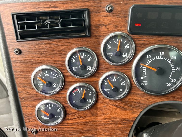 image for item EG0832 2012 Western Star crane truck