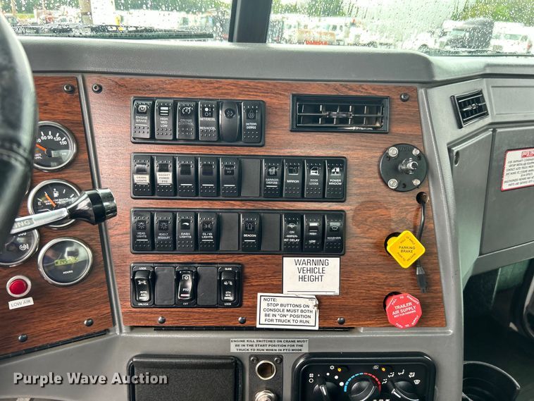 image for item EG0832 2012 Western Star crane truck