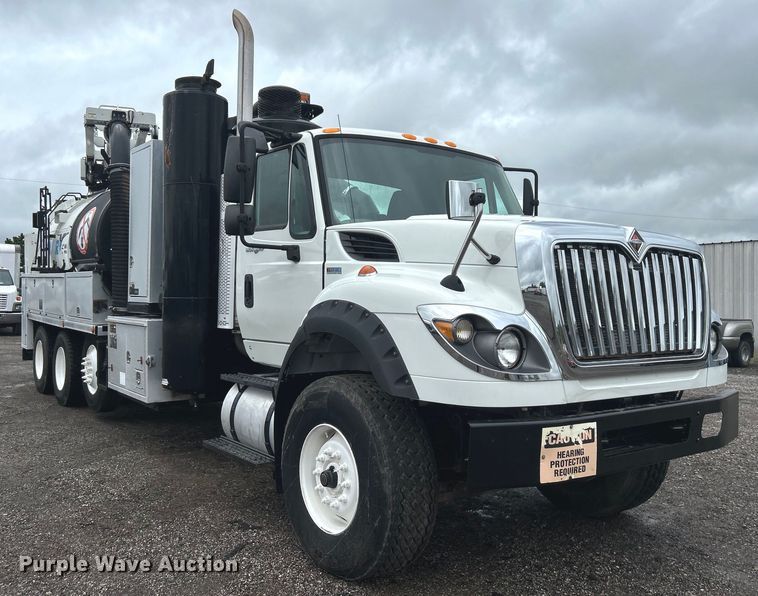 image for item EG0835 2012 International  7600 vacuum truck