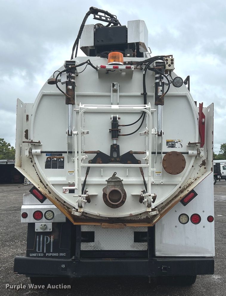 image for item EG0835 2012 International  7600 vacuum truck